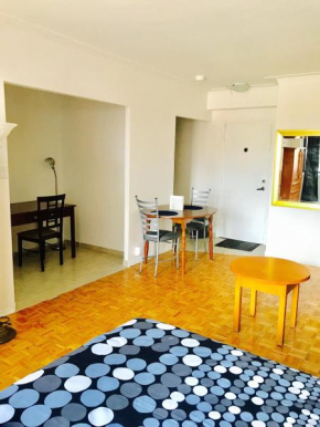 Stylish Montreal Apartment: Comfortable Stay in the Golden Square Mile